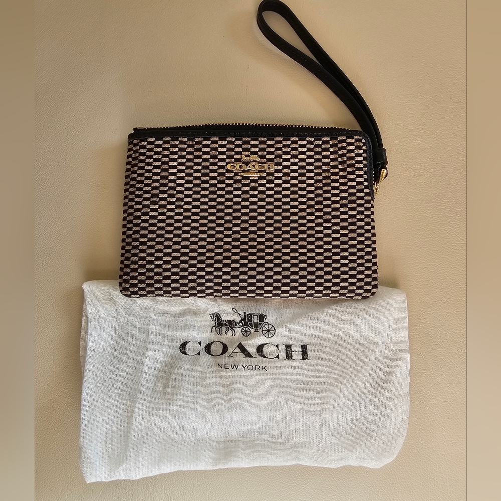 COACH LEGACY  CORNER ZIP WRISTLET & COACH DUST BAG